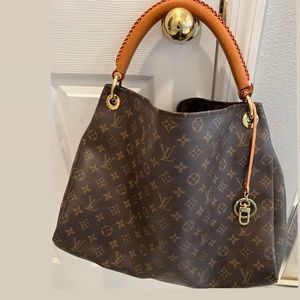 Louis Vuitton
Artsy Mm Brown Monogram Canvas Hobo Bag